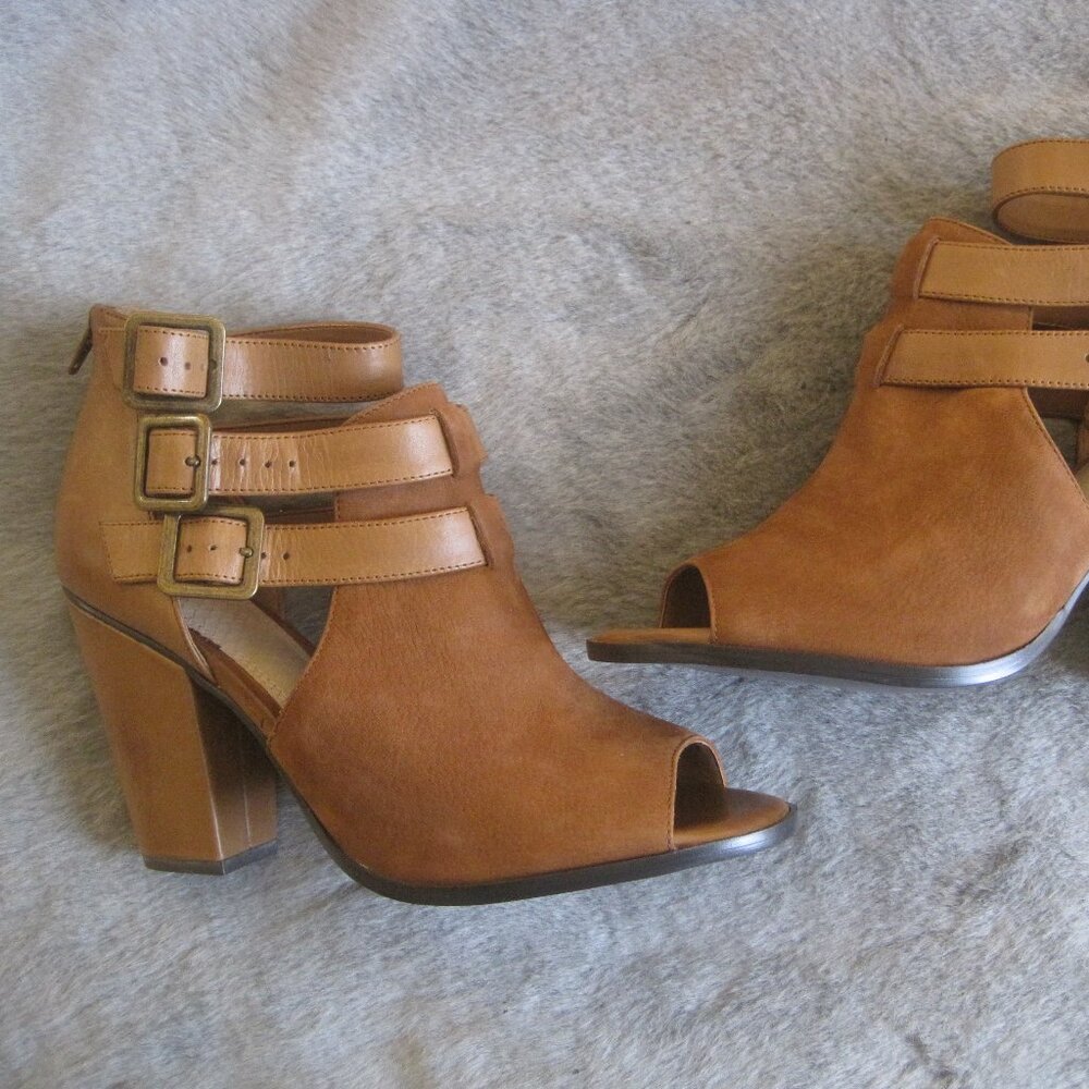 GIANNI BINI POWERPLAY BROWN SUEDE AND LEATHER PEEP TOE HEELED BOOTIES 9 NIB $110